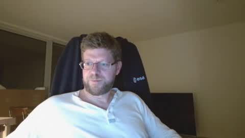 Snapshot of fattenmenow chatting on 04/17/26, 11:52 fattenmenow online show from 04/17/26, 11:52