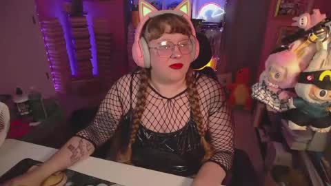 Snapshot of fatveronica chatting on 06/18/26, 02:23 FatVeronica online show from 06/18/26, 02:23