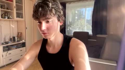 Snapshot of faustfrost chatting on 09/19/25, 01:23 Faust online show from 09/19/25, 01:23