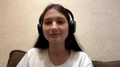 Snapshot of faustinabartosh chatting on 10/19/25, 09:21 Aurora 18yo online show from 10/19/25, 09:21