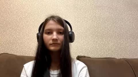 Snapshot of faustinabartosh chatting on 10/20/25, 09:32 Aurora 18yo online show from 10/20/25, 09:32