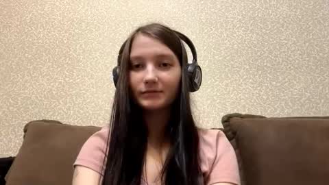 Snapshot of faustinabartosh chatting on 10/22/25, 08:14 Aurora 18yo online show from 10/22/25, 08:14