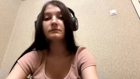 Aurora 18yo online show from 11/09/25, 08:23