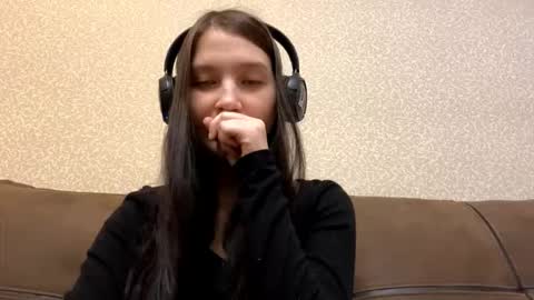 Aurora 18yo online show from 12/05/25, 08:23