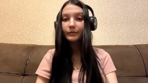 Aurora 18yo online show from 02/02/26, 09:41