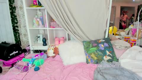 Snapshot of fawnmoonx chatting on 12/24/24, 09:33 fawnmoonx online show from 12/24/24, 09:33