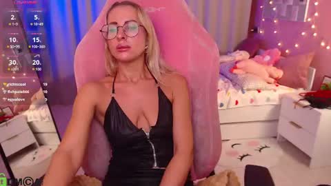 Snapshot of fay_dunaway chatting on 07/28/26, 07:39 Fay online show from 07/28/26, 07:39