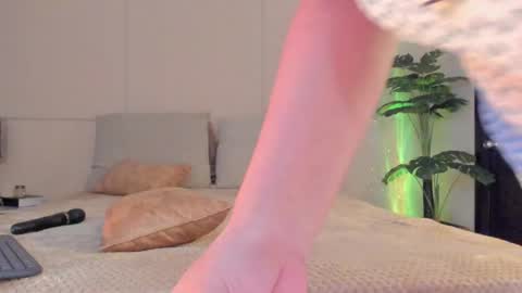 Snapshot of fay_miller2 chatting on 09/25/25, 01:09 welcome to my world  online show from 09/25/25, 01:09