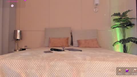 Snapshot of fay_miller2 chatting on 09/26/25, 10:47 welcome to my world  online show from 09/26/25, 10:47