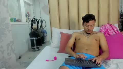Snapshot of fcklovers_ chatting on 06/19/26, 12:31 Luna and Leoh online show from 06/19/26, 12:31