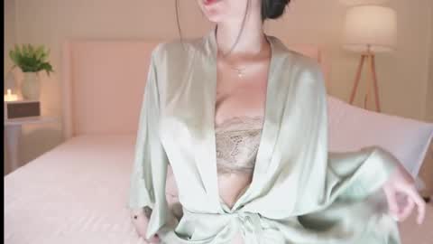 Snapshot of feel_me_00 chatting on 01/11/26, 11:32 feel_me_00 online show from 01/11/26, 11:32