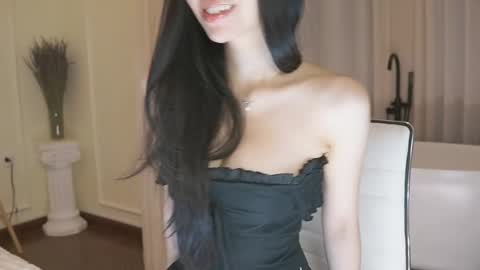 Snapshot of feel_me_00 chatting on 01/17/26, 11:08 feel_me_00 online show from 01/17/26, 11:08