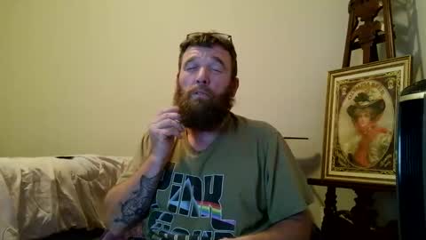 Snapshot of feelgoodnu chatting on 11/14/25, 02:32 PullouProblems online show from 11/14/25, 02:32