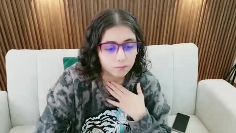 Feelena online show from 06/01/26, 02:30