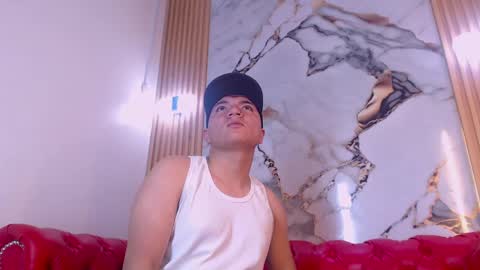 Snapshot of felipe_rey chatting on 05/27/26, 08:06 Felipe online show from 05/27/26, 08:06
