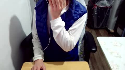 Snapshot of felixlau chatting on 12/04/25, 07:00 felixlau online show from 12/04/25, 07:00