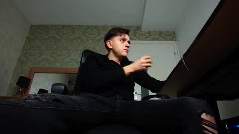 Snapshot of felixstark chatting on 10/16/25, 04:13 FelixStark online show from 10/16/25, 04:13
