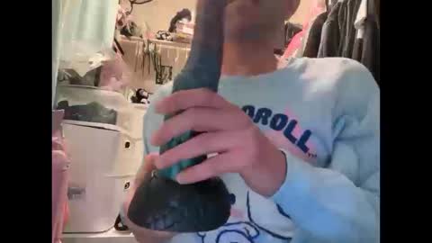 Snapshot of femboy_fangs chatting on 10/13/25, 07:47 femboyfangs online show from 10/13/25, 07:47