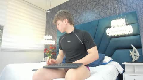Femboy Max online show from 05/04/26, 11:28