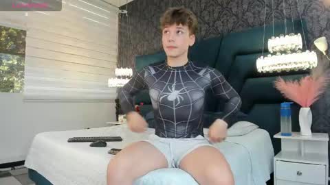 Femboy Max online show from 05/26/26, 12:01