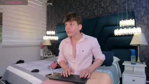 Femboy Max online show from 06/25/26, 11:48