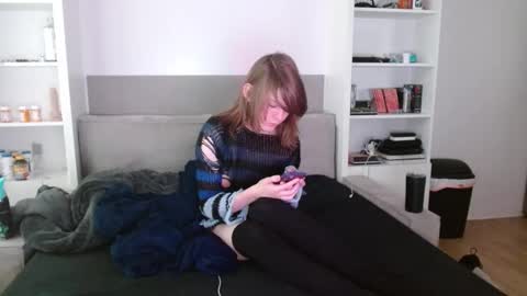 Snapshot of femboyflowers chatting on 11/24/25, 09:36 femboyflowers online show from 11/24/25, 09:36