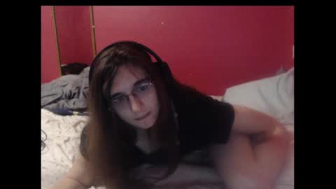 Snapshot of femboyfurfag chatting on 12/18/24, 12:40 jamie online show from 12/18/24, 12:40