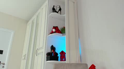 Snapshot of femdomheels chatting on 12/27/24, 01:50 femdomheels online show from 12/27/24, 01:50