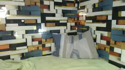 feminine_tsx online show from 11/16/25, 11:49