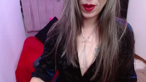 Snapshot of fenix_11_ chatting on 01/15/25, 01:02 Alejandra online show from 01/15/25, 01:02