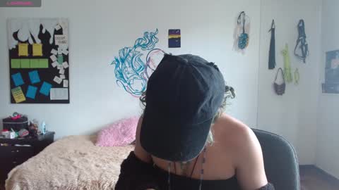 Snapshot of fenixmfx chatting on 01/08/25, 05:15 Fenix online show from 01/08/25, 05:15