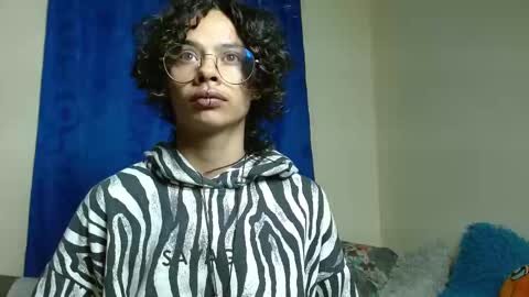 Snapshot of fenixmfx chatting on 10/19/25, 06:19 Fenix online show from 10/19/25, 06:19