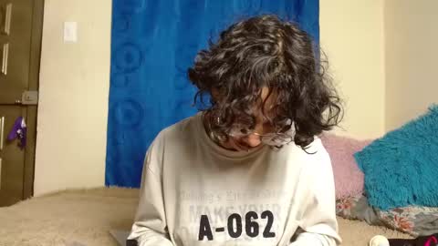 Snapshot of fenixmfx chatting on 10/21/25, 11:44 Fenix online show from 10/21/25, 11:44