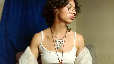 Snapshot of fenixmfx chatting on 10/24/25, 01:57 Fenix online show from 10/24/25, 01:57