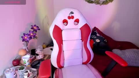 Snapshot of fernanda_indie chatting on 02/28/25, 11:12 F E R N A N D A online show from 02/28/25, 11:12