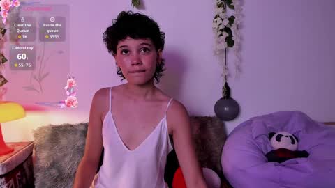 Snapshot of fernanda_indie chatting on 09/08/25, 07:35 F E R N A N D A online show from 09/08/25, 07:35