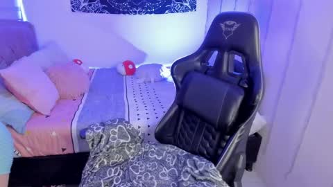 Fernanda Diaz online show from 02/04/25, 06:04