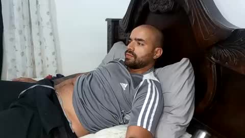 Snapshot of ferpaisa2024 chatting on 01/16/25, 02:51 insta ferxx1210 Fercho online show from 01/16/25, 02:51