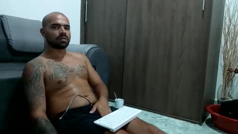 Snapshot of ferpaisa2024 chatting on 02/19/25, 02:33 insta ferxx1210 Fercho online show from 02/19/25, 02:33