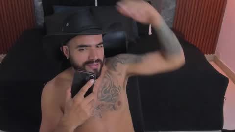 Snapshot of ferpaisa2024 chatting on 10/30/25, 02:02 insta ferxx1210 Fercho online show from 10/30/25, 02:02