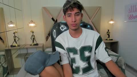 FER PHOENIX online show from 12/15/25, 03:44