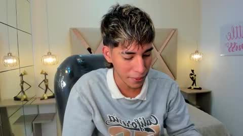 FER PHOENIX online show from 12/21/25, 03:35