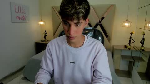 Snapshot of ferphoenix_ chatting on 01/17/26, 03:11 FER PHOENIX online show from 01/17/26, 03:11