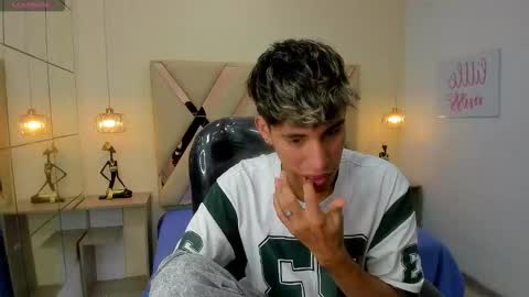 Snapshot of ferphoenix_ chatting on 02/25/26, 04:33 FER PHOENIX online show from 02/25/26, 04:33