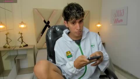 Snapshot of ferphoenix_ chatting on 03/10/26, 03:33 FER PHOENIX online show from 03/10/26, 03:33