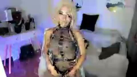ferrocious_olive69 online show from 06/16/26, 02:58