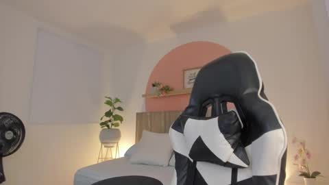 Fer  online show from 10/26/25, 03:01