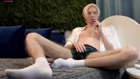 Thomas online show from 12/04/25, 09:23