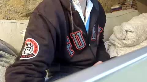 Snapshot of fidelio89 chatting on 01/10/25, 03:48 Fid online show from 01/10/25, 03:48