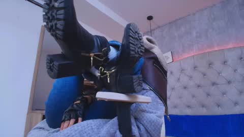   online show from 10/02/25, 03:08